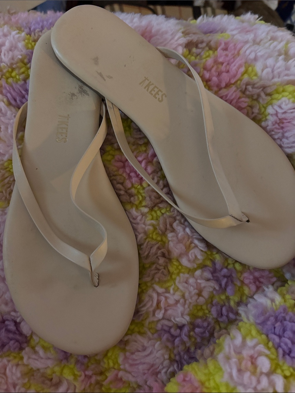 🟥 TKEES foundations matte flip flops